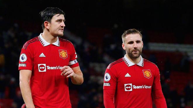 背后更是两 背后更是两